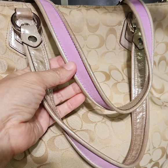 COACH EUC POPPY TOTE AND MATCHING WRISLET BUNDLE - Picture 9 of 16